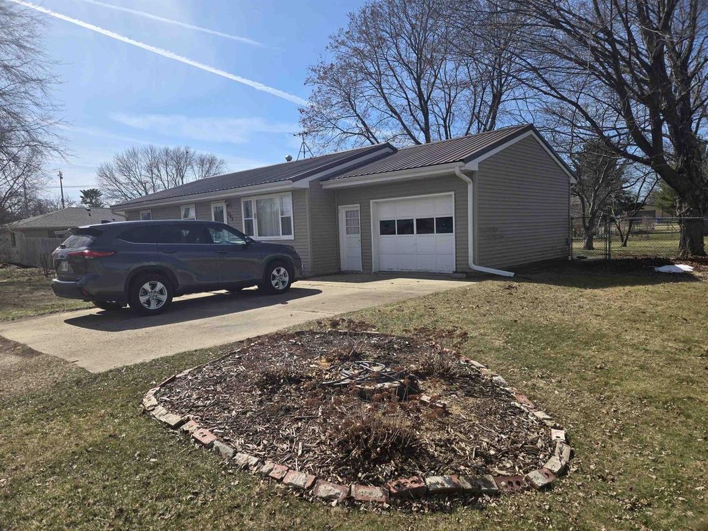 Photo of 303 E 7 th AVENUE, Brodhead, WI 53520 (MLS # 2018977)