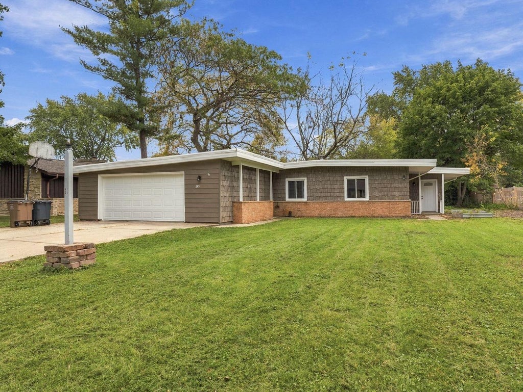 Photo of 343 W Manor CIRCLE, Bayside, WI 53217 (MLS # 1985181)