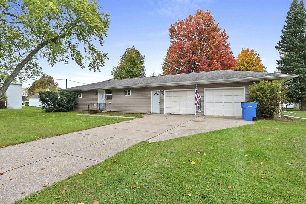 Photo of 1036 Bartelt STREET, Gresham, WI 54128 (MLS # 50333706)