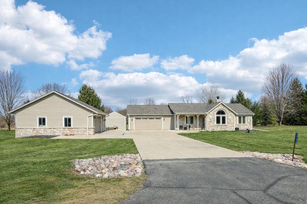 Photo of 6156 Gwen LANE, Allenton, WI 53002 (MLS # 2019549)