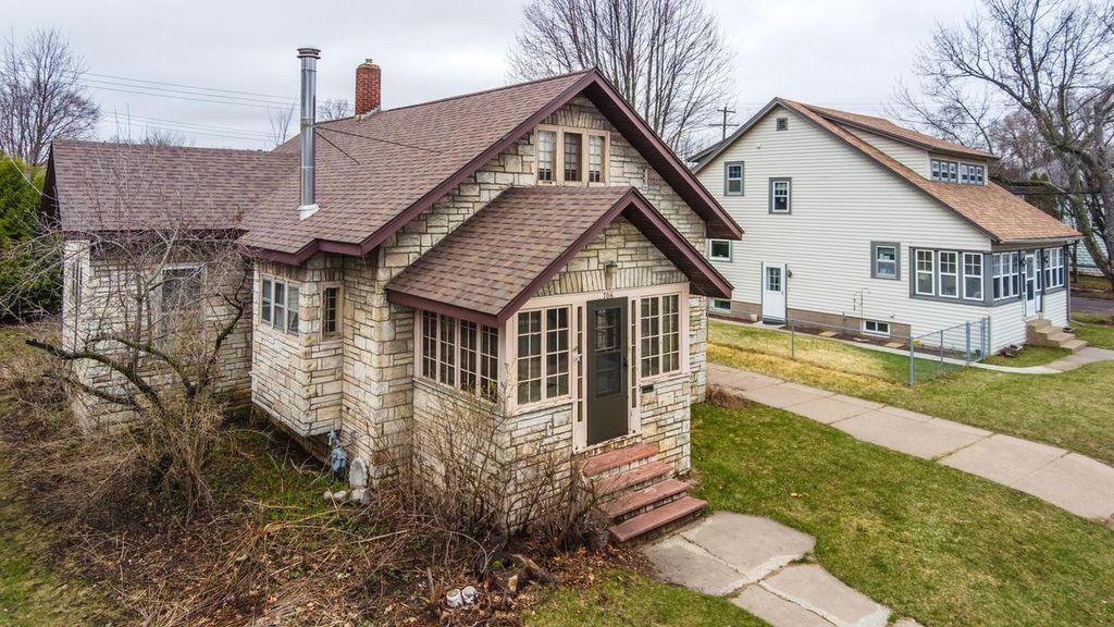 Photo of 706 S 5th AVENUE, Wausau, WI 54401 (MLS # 22601493)