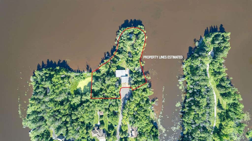 Photo of 26 St. Albans ROAD, Superior, WI 54880 (MLS # 6127155)