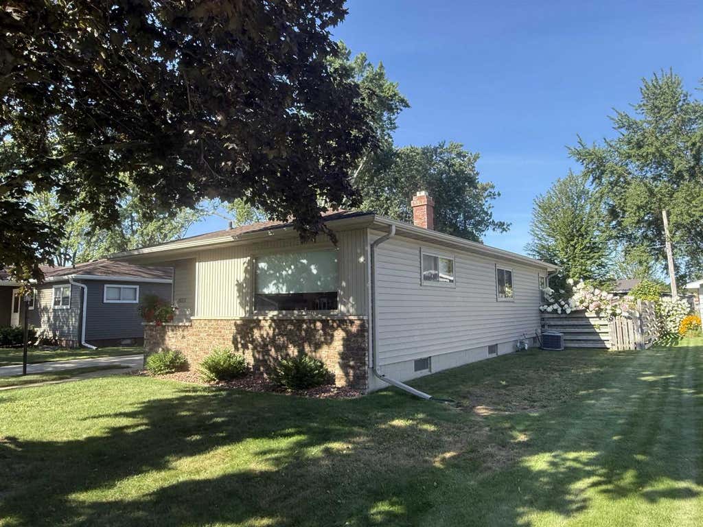 Photo of 1033 S Cleveland STREET, Shawano, WI 54166 (MLS # 50331539)