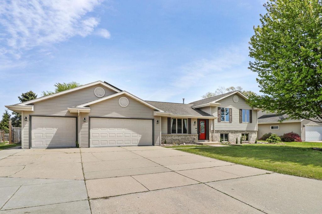 Photo of 3303 Tennyson DRIVE, Janesville, WI 53548 (MLS # 2020301)