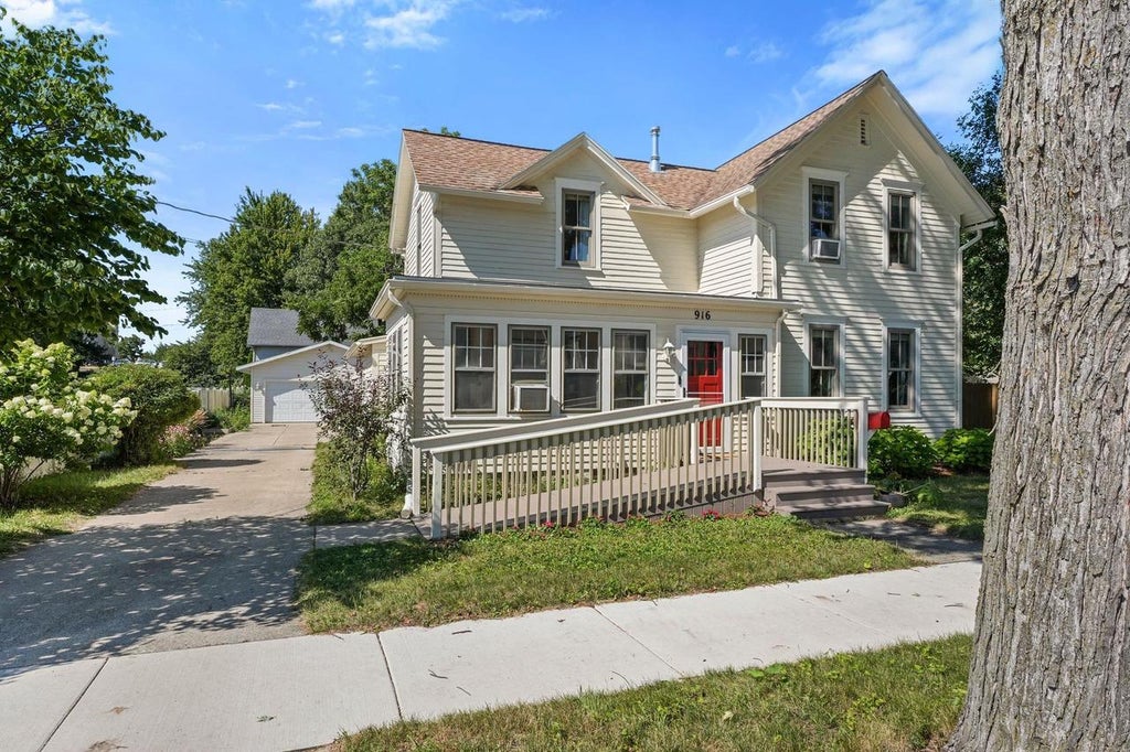 Photo of 916 Giles STREET, Stoughton, WI 53589 (MLS # 2027248)