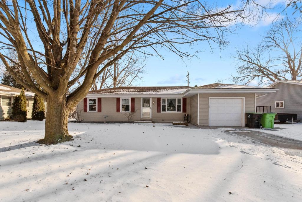 Photo of 806 Memorial DRIVE, Kewaskum, WI 53040 (MLS # 1947080)