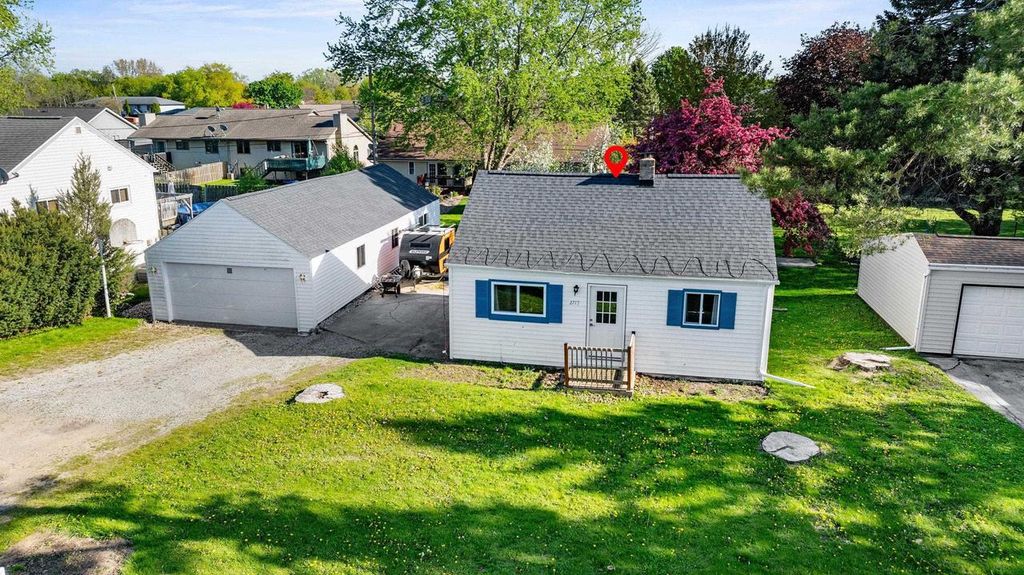 Photo of 2717 W Heather AVENUE, Appleton, WI 54914 (MLS # 50325701)