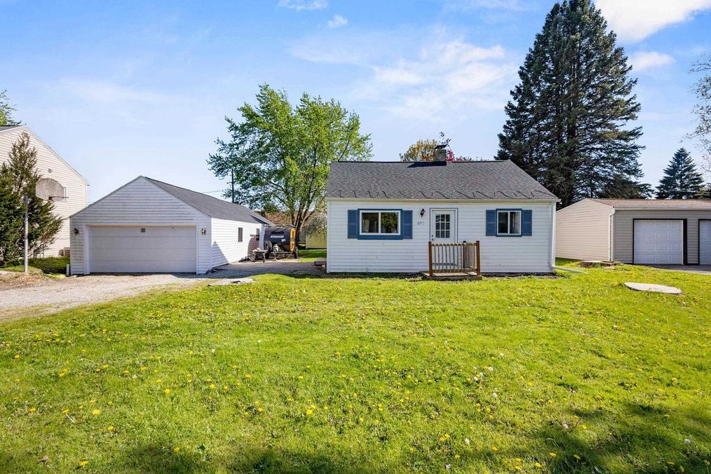 Photo of 2717 W Heather AVENUE, Appleton, WI 54914 (MLS # 50325701)