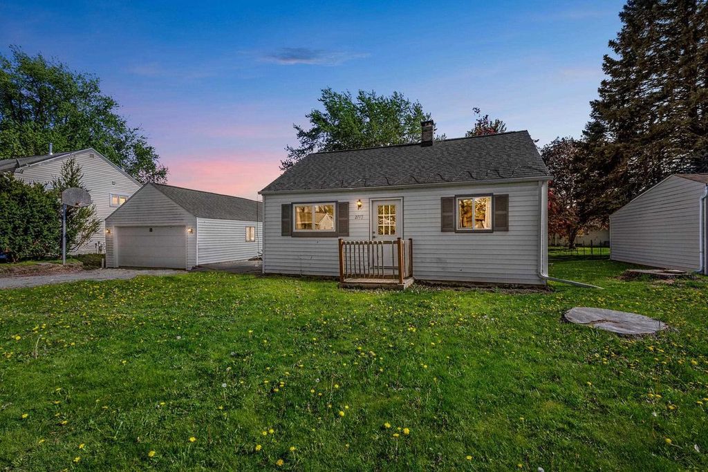 Photo of 2717 W Heather AVENUE, Appleton, WI 54914 (MLS # 50325701)