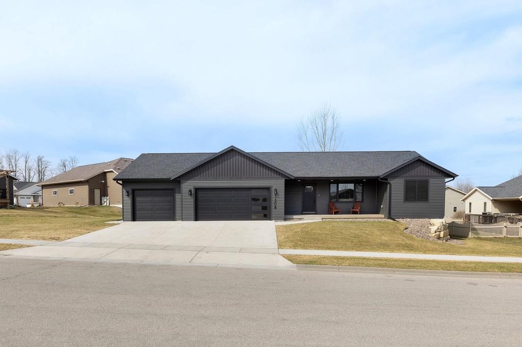 Photo of 1508 Pioneer DRIVE, Holmen, WI 54636 (MLS # 1950059)