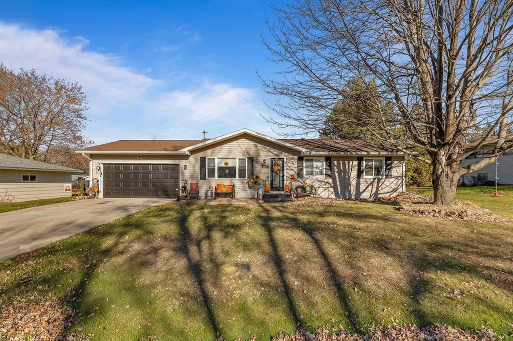 Photo of 2305 Lawraine STREET, Marshfield, WI 54449 (MLS # 22505464)
