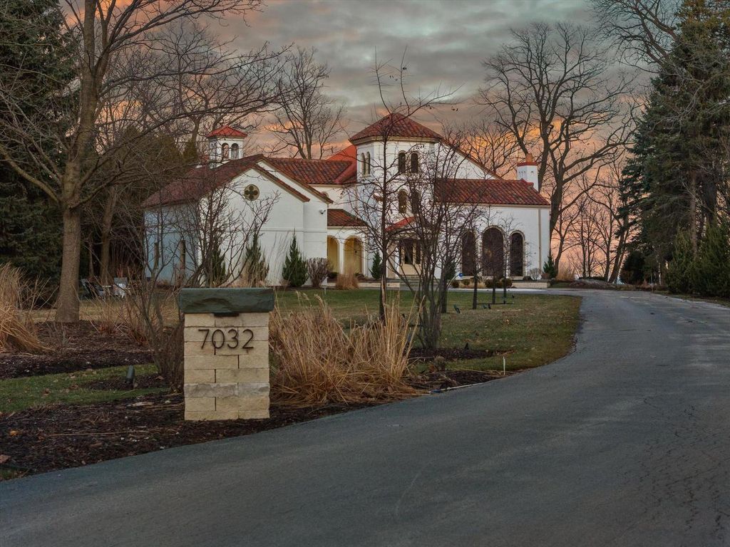 Photo of 7032 N Barnett LANE, Fox Point, WI 53217 (MLS # 1950678)