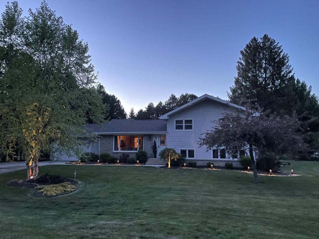 Photo of 5576 Auchter LANE, Waunakee, WI 53597 (MLS # 2019604)