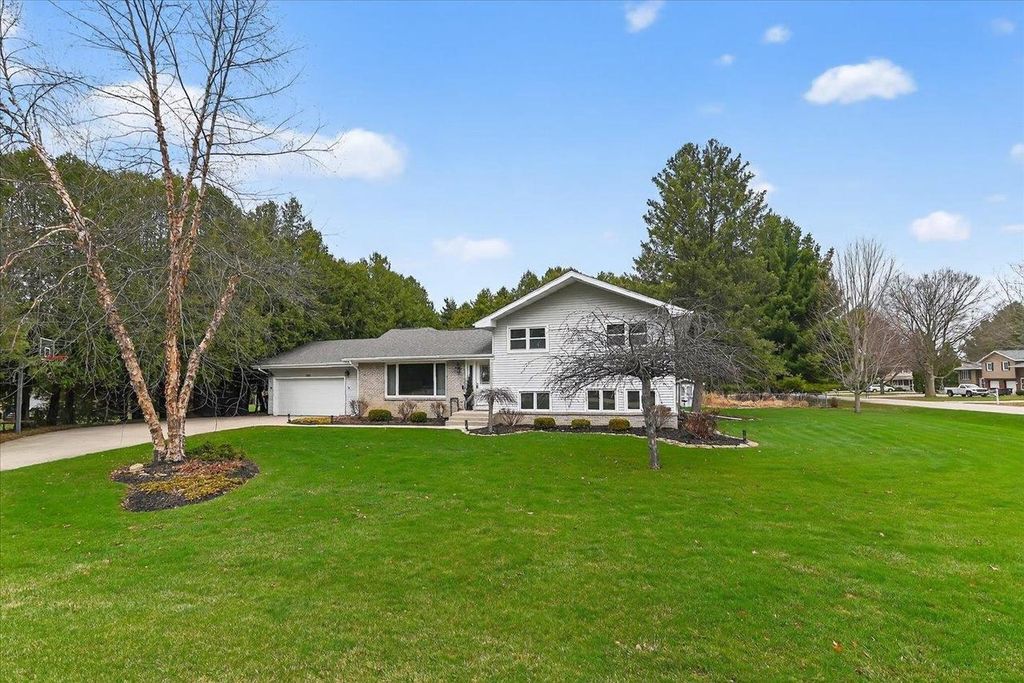 Photo of 5576 Auchter LANE, Waunakee, WI 53597 (MLS # 2019604)
