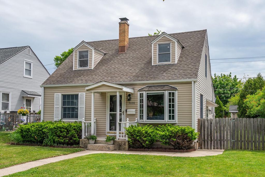 Photo of 3600 N 100th STREET, Milwaukee, WI 53222 (MLS # 1964218)