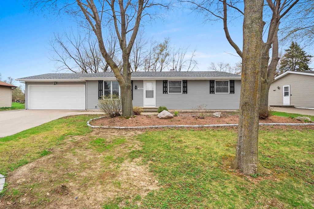Photo of 205 Fairway STREET, Combined Locks, WI 54113 (MLS # 50324356)
