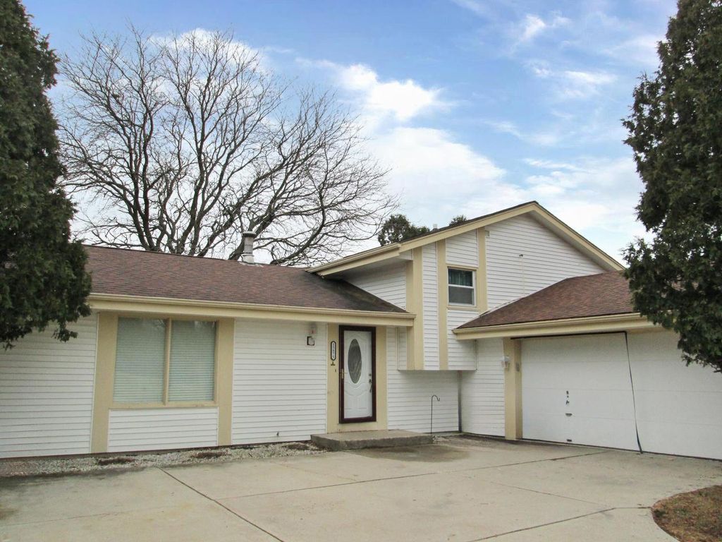 Photo of 15875 W Marietta DRIVE, New Berlin, WI 53151 (MLS # 1954452)