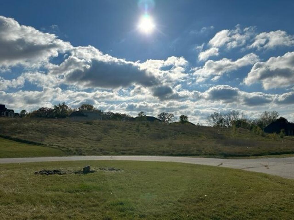 Photo of Lt27 Leasure COURT, East Troy, WI 53120 (MLS # 1940144)