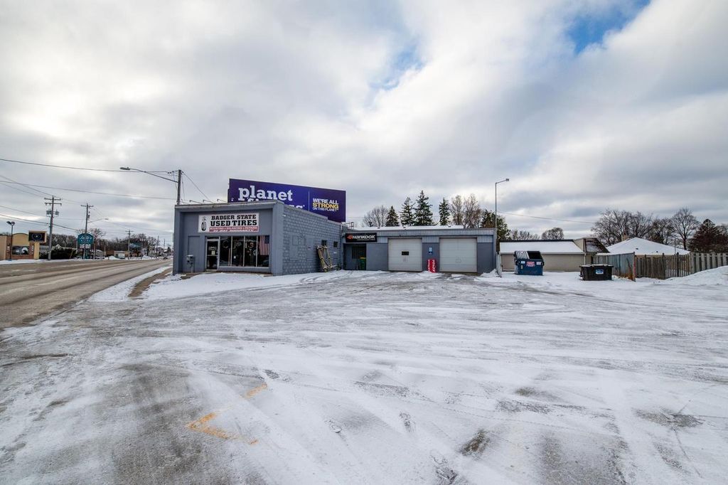 Photo of 1666 Main STREET, Green Bay, WI 54302 (MLS # 50319875)