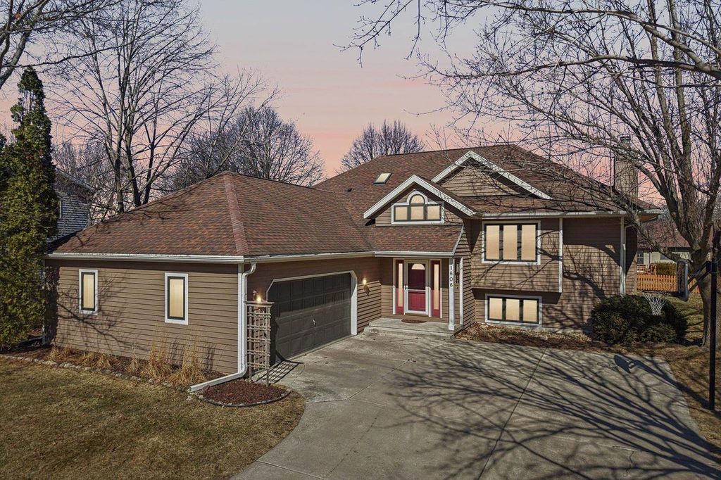 Photo of 1606 Manchester CROSSING, Waunakee, WI 53597 (MLS # 2015265)