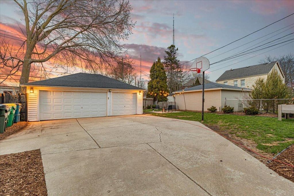 Photo of 3865 N Morris BOULEVARD #3867, Shorewood, WI 53211 (MLS # 1957457)