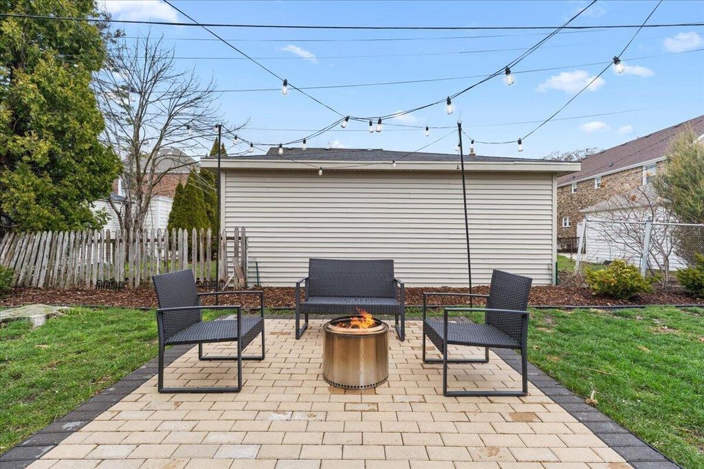 Photo of 3865 N Morris BOULEVARD #3867, Shorewood, WI 53211 (MLS # 1957457)