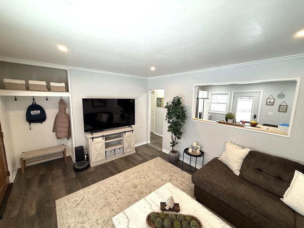 Photo of 433 W Martin LANE, Milwaukee, WI 53207 (MLS # 1947117)