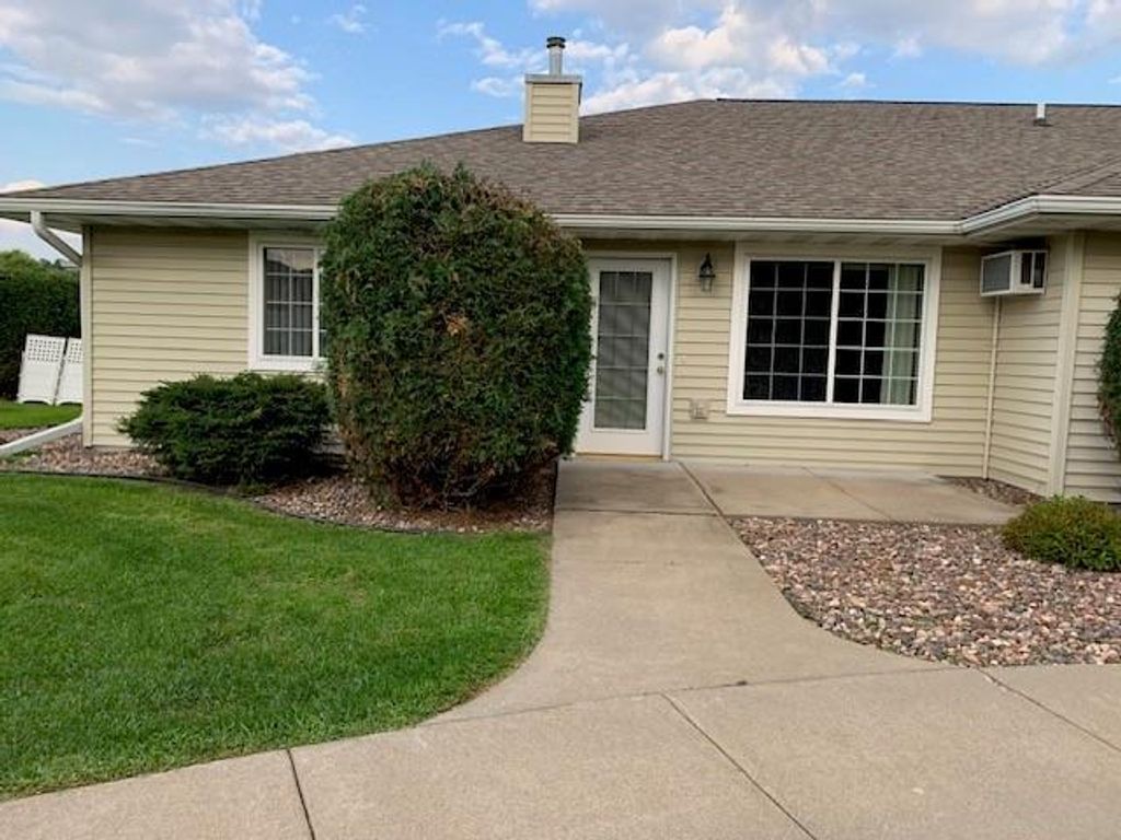 Photo of 3312 S Robin Meadows LANE #3312, Eau Claire, WI 54701 (MLS # 1599811)