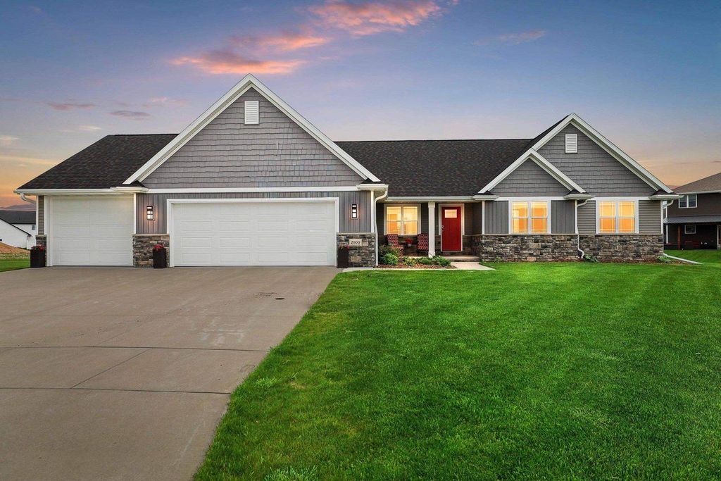 Photo of 2000 Dobby STREET, De Pere, WI 54115 (MLS # 50325924)