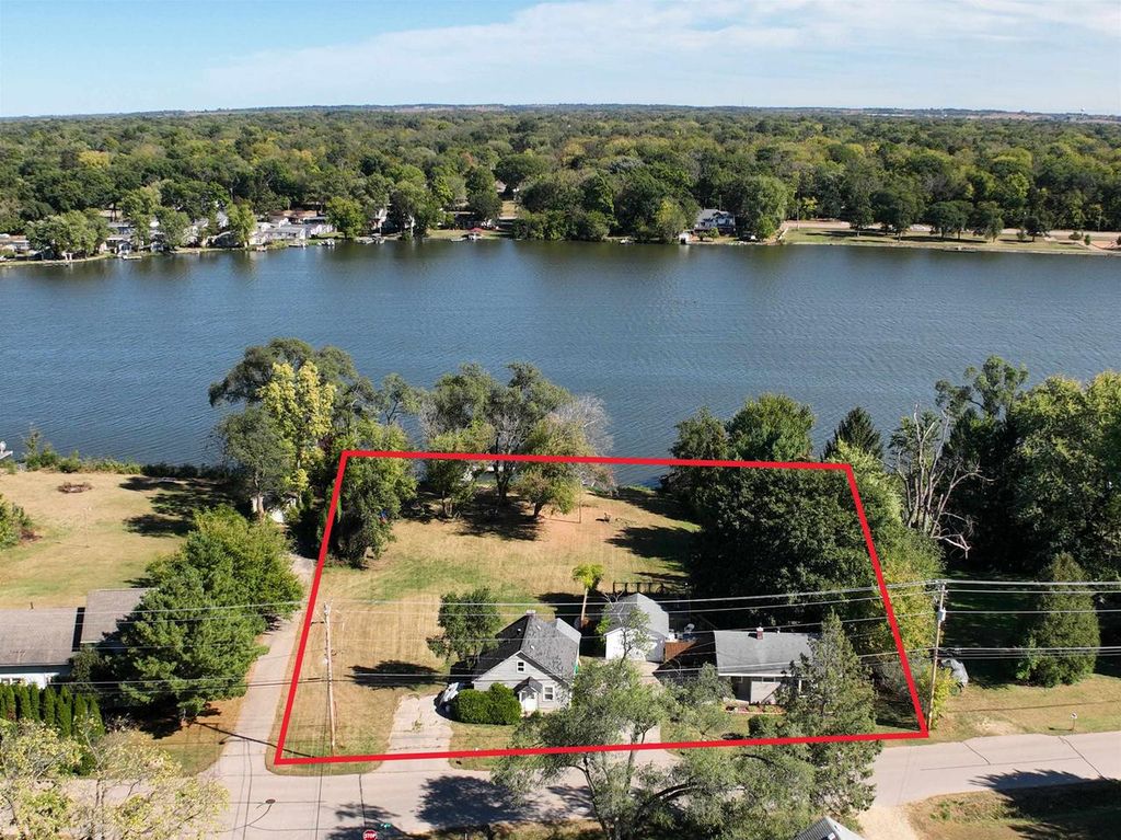 Photo of 1971 S Shore DRIVE, Beloit, WI 53511 (MLS # 2010311)