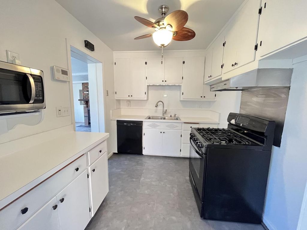 Photo of 807 Florence AVENUE, Racine, WI 53402 (MLS # 1938842)