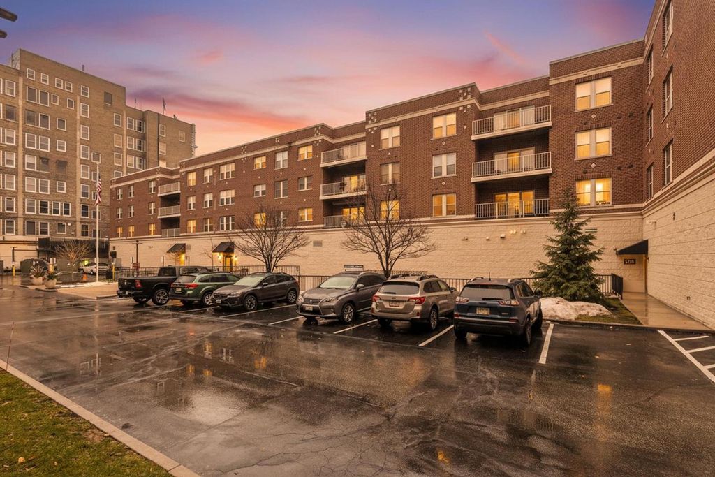 Photo of 118 S Washington STREET #335A, Green Bay, WI 54301 (MLS # 50319692)
