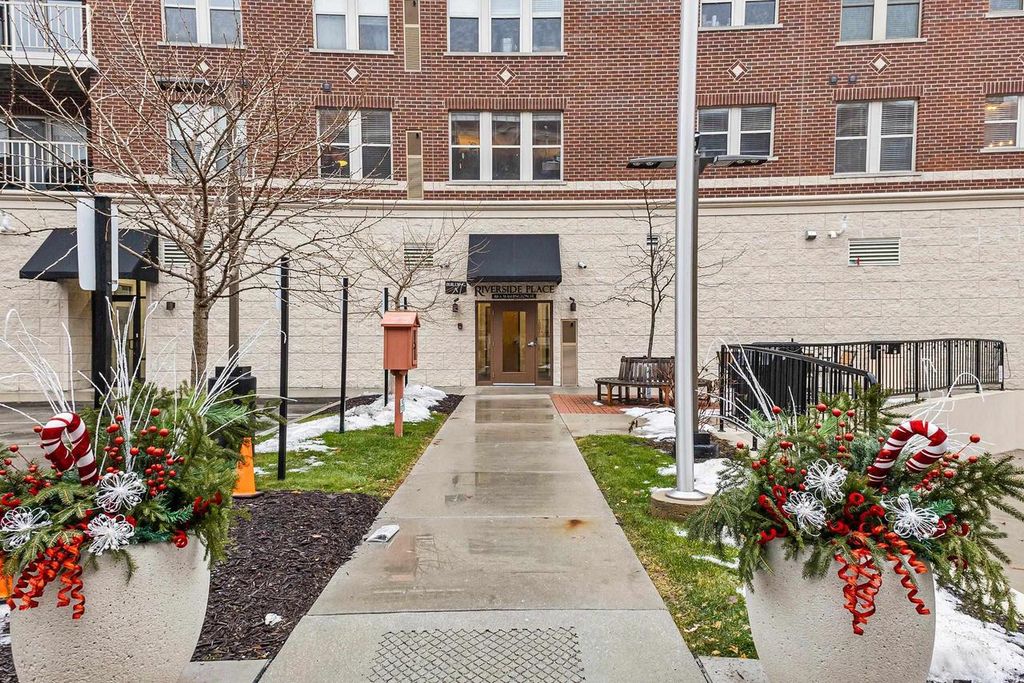 Photo of 118 S Washington STREET #335A, Green Bay, WI 54301 (MLS # 50319692)