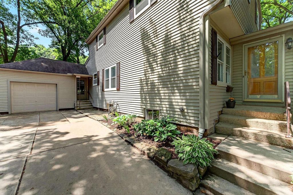 Photo of 2813 Regent STREET, Madison, WI 53705 (MLS # 2015307)
