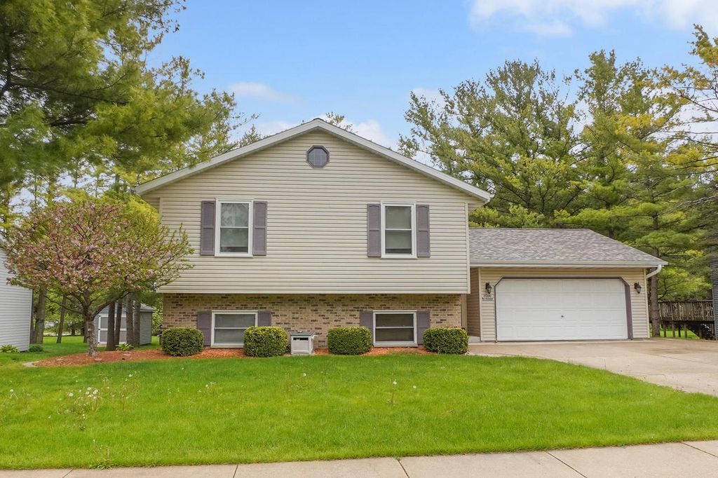 Photo of W200N16500 Pine DRIVE, Jackson, WI 53037 (MLS # 1962574)