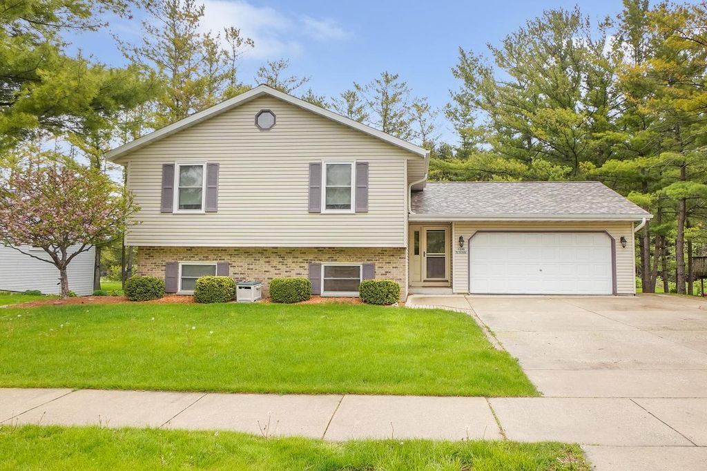 Photo of W200N16500 Pine DRIVE, Jackson, WI 53037 (MLS # 1962574)