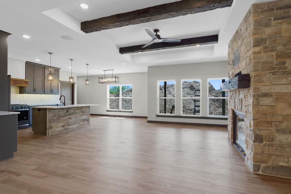 Photo of 2664 Chambers CROSSING, Green Bay, WI 54313 (MLS # 50319312)