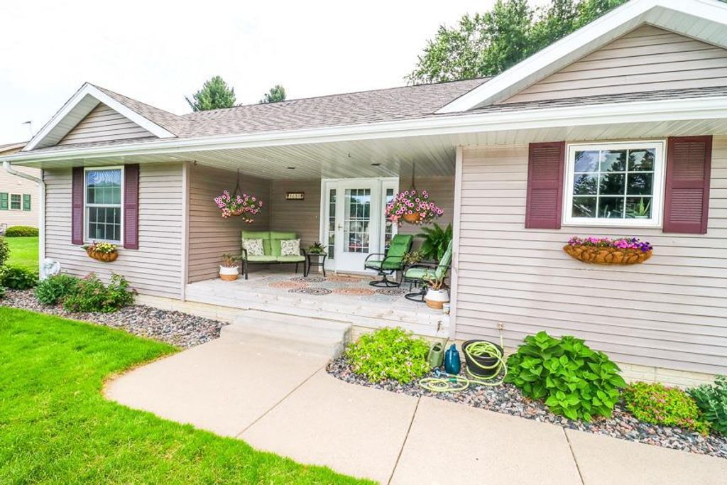 Photo of 1610 E Cleveland STREET, Marshfield, WI 54449 (MLS # 22600062)