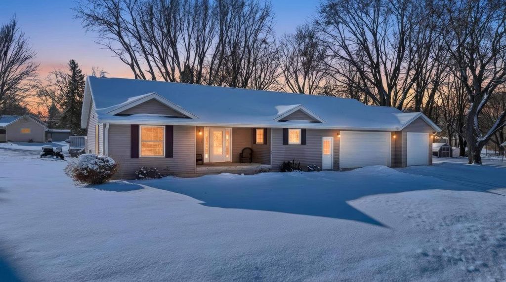 Photo of 1610 E Cleveland STREET, Marshfield, WI 54449 (MLS # 22600062)