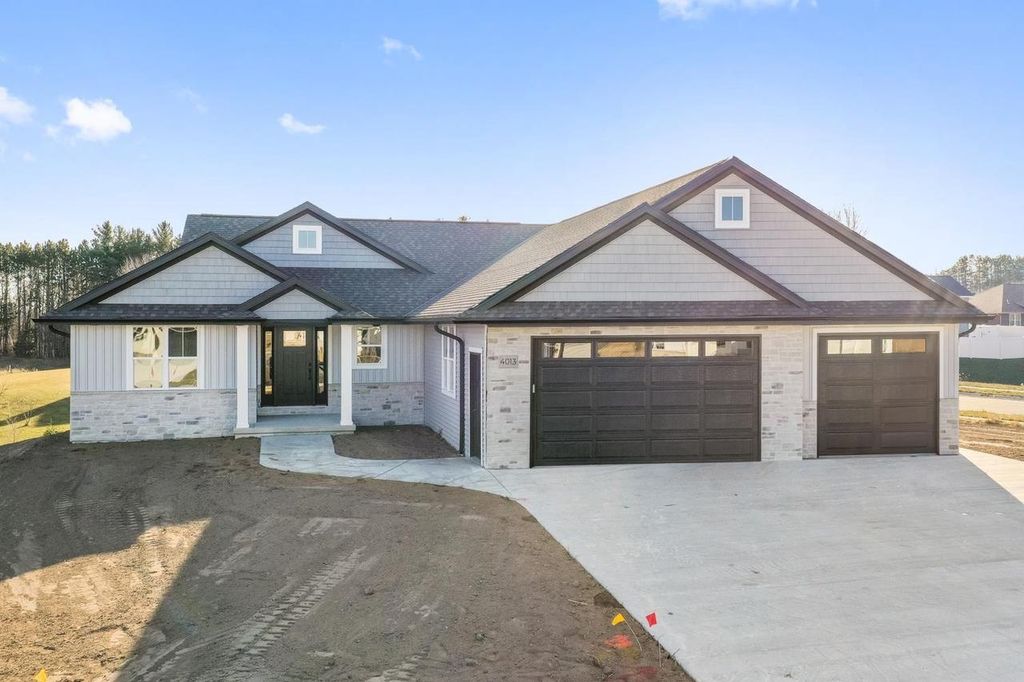 Photo of 4013 Antwerp AVENUE, Green Bay, WI 54313 (MLS # 50318584)