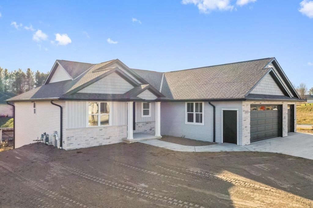 Photo of 4013 Antwerp AVENUE, Green Bay, WI 54313 (MLS # 50318584)