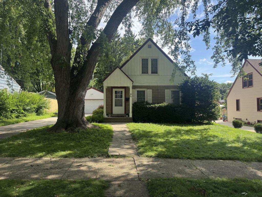 Photo of 113 Coolidge AVENUE, Waukesha, WI 53186 (MLS # 1940167)