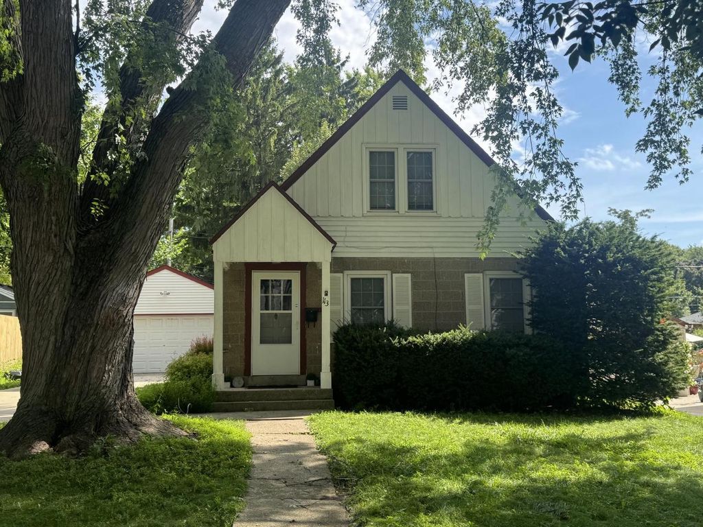Photo of 113 Coolidge AVENUE, Waukesha, WI 53186 (MLS # 1940167)