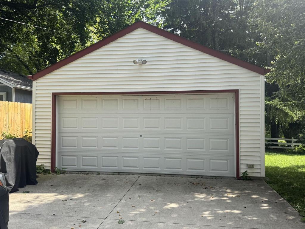 Photo of 113 Coolidge AVENUE, Waukesha, WI 53186 (MLS # 1940167)