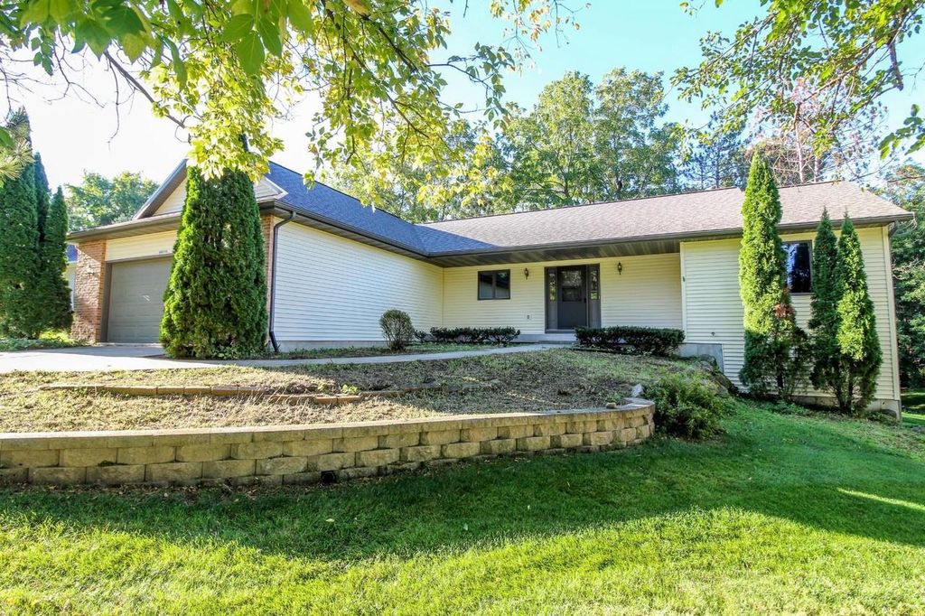 Photo of 1213 W Glen River ROAD, Glendale, WI 53217 (MLS # 1944220)