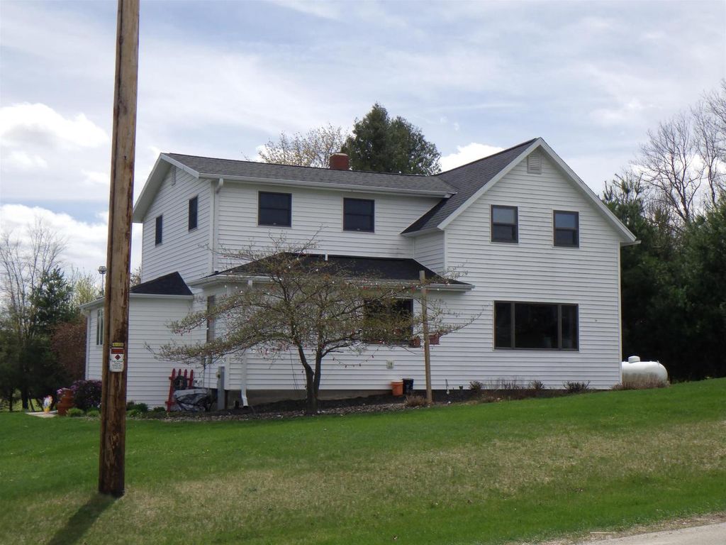 Photo of E9123 Golf Club ROAD, Clintonville, WI 54929 (MLS # 50324436)