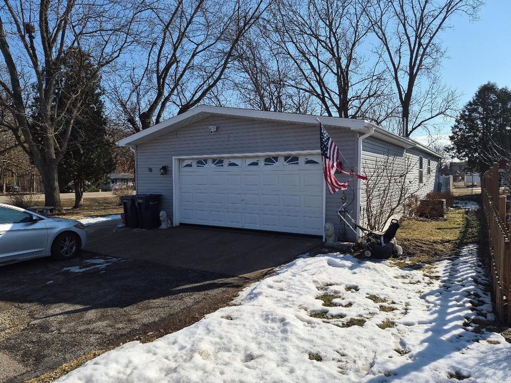 Photo of 18 Falling Creek DRIVE #18, Janesville, WI 53548 (MLS # 2016545)
