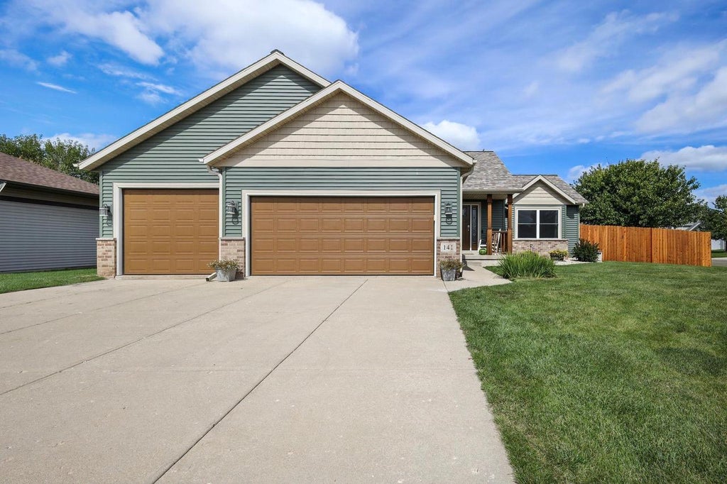 Photo of 141 Shawn AVENUE, Arlington, WI 53911 (MLS # 2032590)