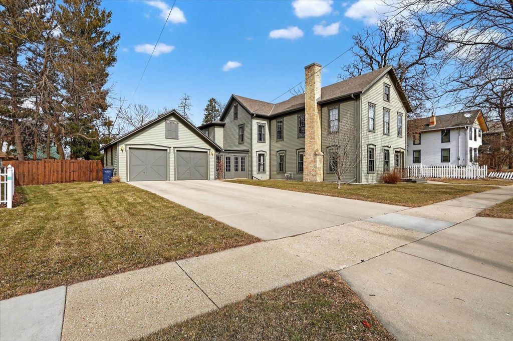 Photo of 611 E Court STREET, Janesville, WI 53545 (MLS # 2017800)