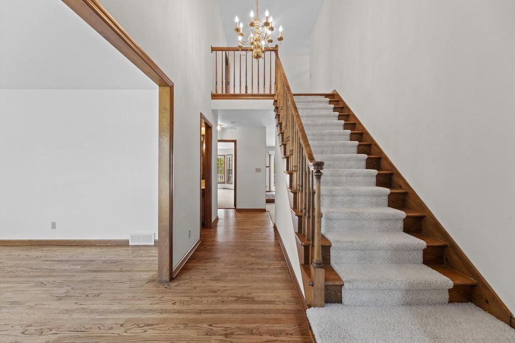 Photo of 1720 W Bradford DRIVE, Mequon, WI 53092 (MLS # 1961644)